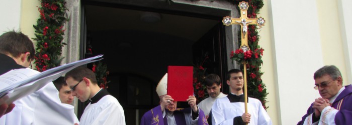 Otvorena su vrata milosrđa gospićke katedrale